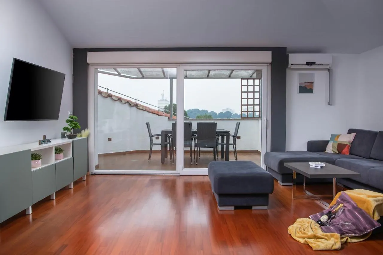 Apartment Rooftop Pula 0*,